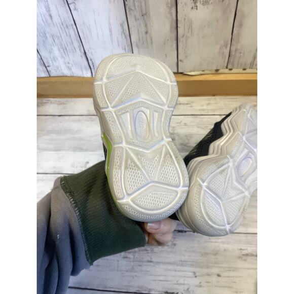 Skechers Conor Light-Up Sneaker in Black and Red Size 5 - Picture 2 of 3